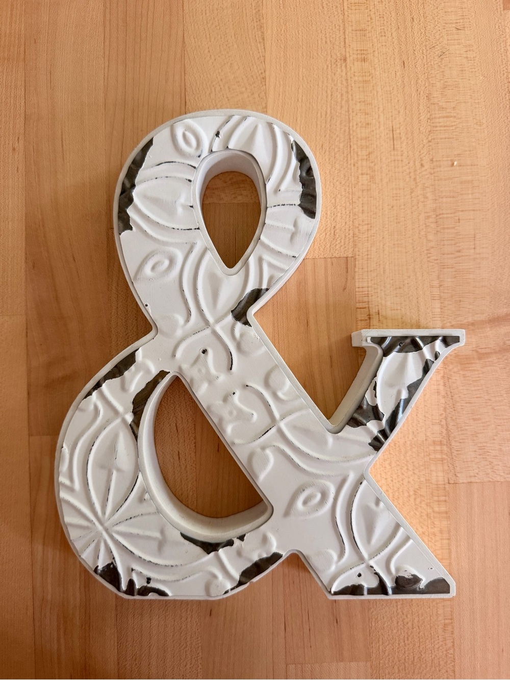 White Decorative Ampersand Accent ‘&’ with Distressed Detail